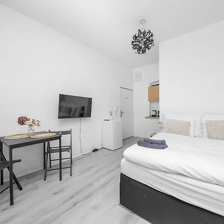 Cozy Studio Near City Prague Exterior photo