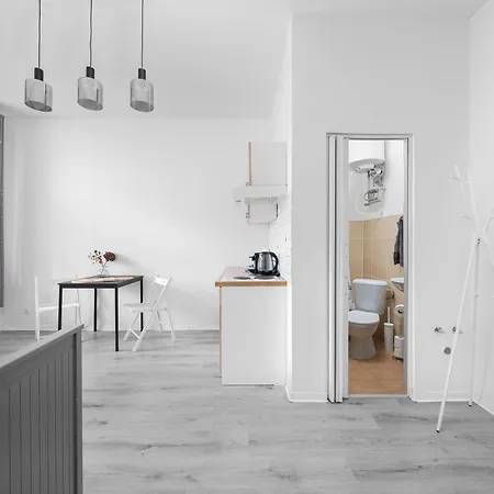 Cozy Studio Near City Prague Exterior photo